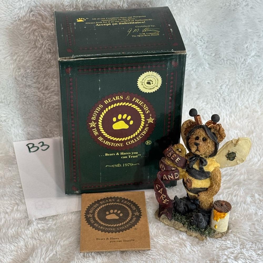 Boyds Bears Exclusive Issue 1999. Style #227722GCC,  "Caren B. Bearlove"